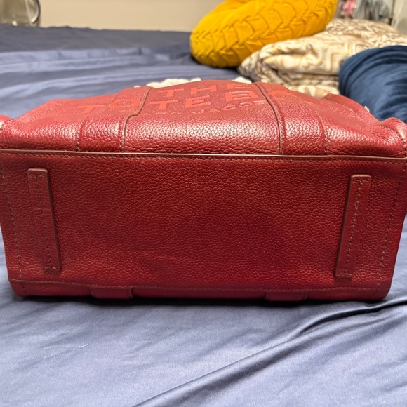 THE LEATHER MEDIUM TOTE BAG - Picture 4 of 8